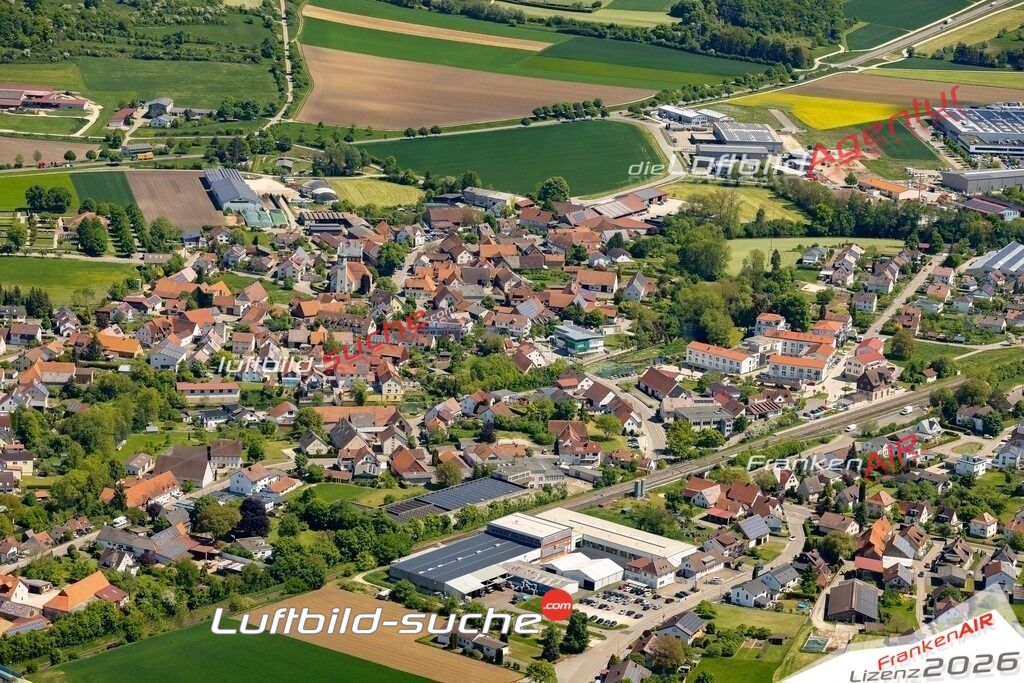 Luftaufnahme der Stadt Hermaringen - Die Luftaufnahme wurde 2025 vom UL-Flugzeug heraus erstellt ( keine Drohne ) - Hochauflösende Luftaufnahme - für professionelle Ausdrucke geeignet. Die Geschenkidee !Mit Lizenz und Bildrechte bestellbar