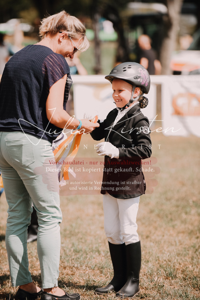DSC_6361 | Pferde- und Turnierfotografie in Westsachsen. Pferdeportraits, Auftragszeichnungen und intuitive Kunst.