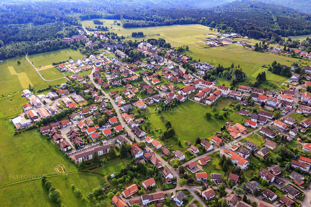 Luftbild: Im Burkhardtsfeld in Dobel im Bundesland Baden-Württemberg in Deutschland. Foto: IMG_079757.jpg vom 31.05.2015 durch Werner Riehm/FLY-FOTO.de
