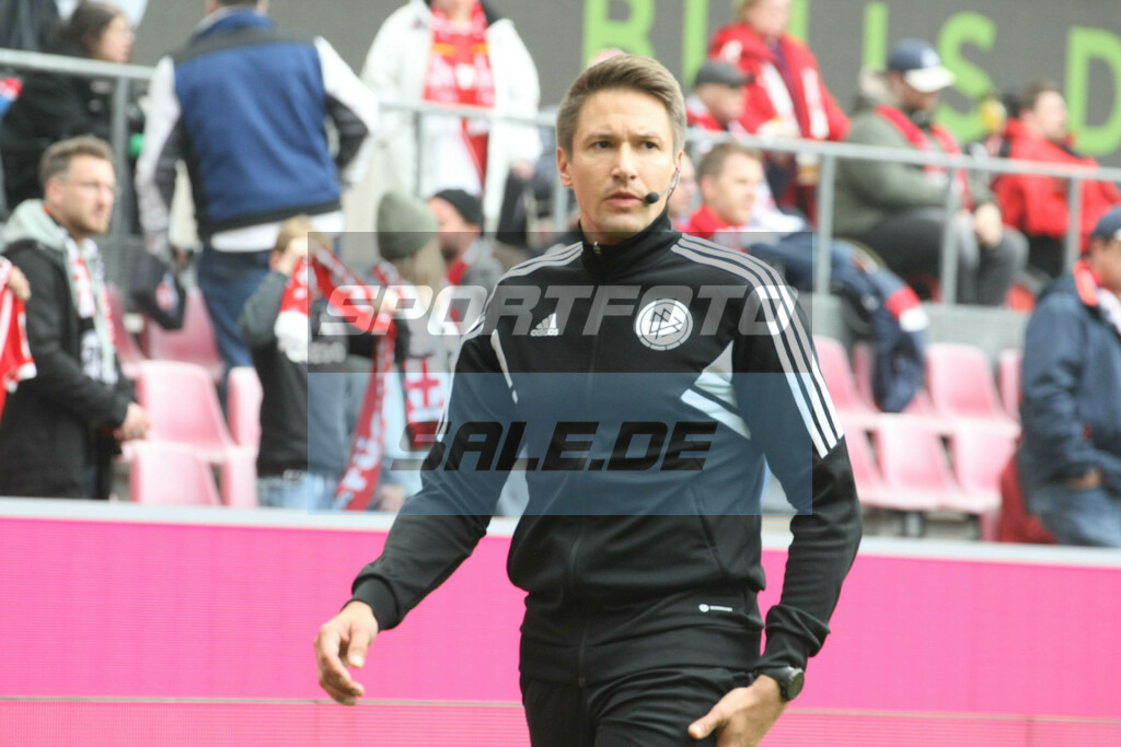 1. FC Köln - SC Freiburg | Tobias Reichel - © Sportfoto-Sale (MK) - Realisiert mit Pictrs.com