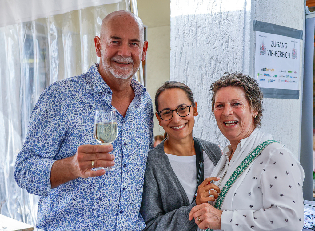 top-top.de 240913-076 | Foto, Video, Fotografie, Videografie, Fotobox, DJ, Discjockey, Musik, Musikbox, Veranstaltung, Photobooth, Amazon, Ebay, Buchtipp, Bestseller, Autor, Verlag, Buch, Wesel, Hamminkeln, NRW, Dinslaken, Rees, Drohne, Hochzeit, Party, Fotobox, Wesel, Fotograf