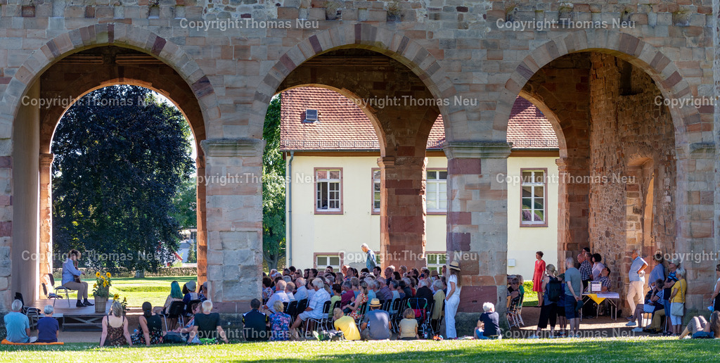 DSC_8942 | bleOpen-Air-Gitarrenkonzert am Kloster m. Prof. Tilman Hoppstock und INTERNATIONALEN Talenten, Veranstaltet vom Förderverein Kunst und Kultur , auf dem Bild Valentin Nowak  ,  ,, Bild: Thomas Neu
