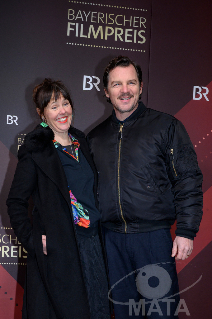 _DWI5211 | Zora Thiessen und Felix Klare bei der Verleihung des 47. Bayerischen Filmpreises 2026  im Prinzregententheater. München, Deutschland. Der Bayerische Filmpreis wird seit 1979 von der Bayerischen Staatsregierung verliehen, um die Bedeutung des Kinofilms als Kulturgut herauszustellen - Realisiert mit Pictrs.com