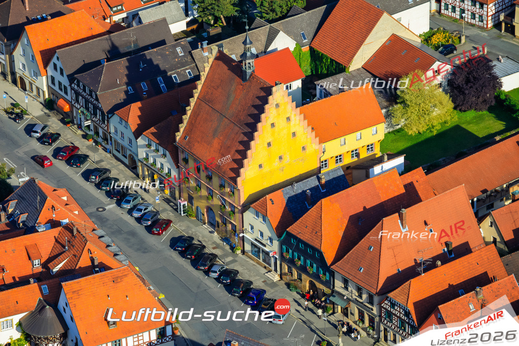 Die Luftaufnahme Rathaus - Weismain wurde vom UL-Flugzeug (keine Drohne) aus fotografiert.Hohe Druck- Auflösung-die Geschenkidee!