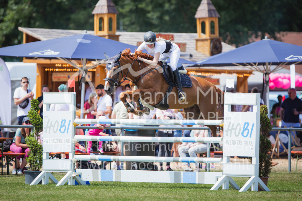 220717_LC_M1-Springen-608 | Deine schönsten Turniermomente als professionelle Fotos! Entdecke hochwertige Pferdesport-Fotografie im Online-Shop. Jetzt Fotos finden & bestellen!