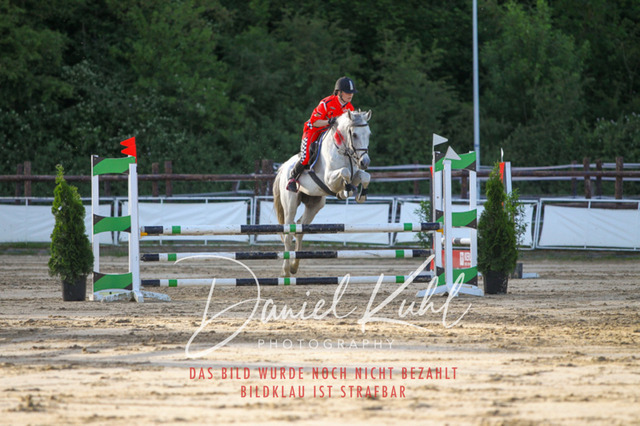 DKP45224 | Turnierfotos kaufen im Webshop von Daniel Kuhl Photography – entdecke professionelle Reitsportfotos aus Turnieren & Events. Hochwertige Turnierbilder online bestellen & sichern. Jetzt Fotos von Reitsportturnieren kaufen!