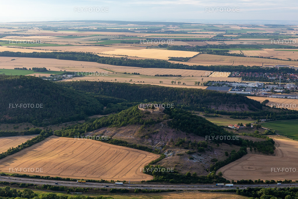 Burg Gleichen | Luftbild: Burg Gleichen im Ortsteil Wandersleben in Drei Gleichen im Bundesland Thüringen in Deutschland. Foto: IMG_116079.jpg vom 10.07.2019 durch Werner Riehm/FLY-FOTO.de - Realisiert mit Pictrs.com