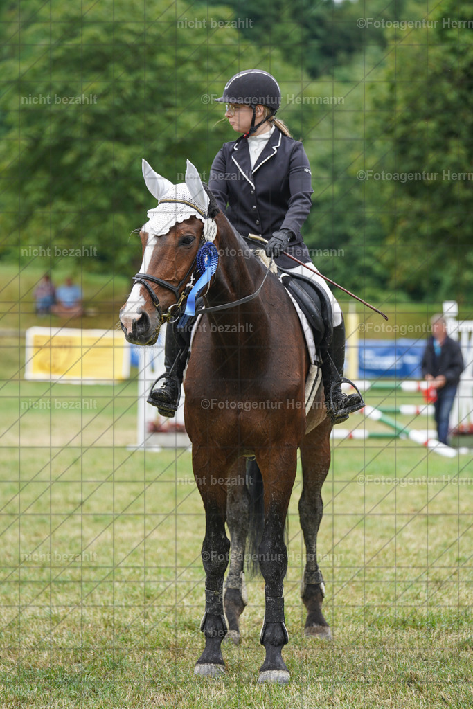 20230702-FAH03120 | Grafing, Grafing - Aiterndorf, Reitturnier, Turnierfotografen Bayern, Ebersberg, München, Turnierbilder, Reitsportfotos, Fotoagentur Herrmann, Pferdeshooting, Hochzeitsfotograf für Reiter, Pferdefotograf