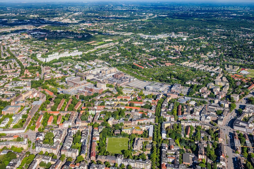 Hamburg_Eimsbüttel_Beiersdorf_ELS_0964050823 | HAMBURG 09.08.2023 Industrie- und Gewerbegebiet Beiersdorf AG zwischen Stresemannallee und Troplowitzstraße im Ortsteil Lokstedt in Hamburg, Deutschland. Weiterführende Informationen bei: Beiersdorf AG,  NXP Semiconductors Germany GmbH,  Nexperia Germany GmbH. // Industrial and commercial Beiersdorf AG area between Stresemannallee and Troplowitzstrasse in the district Lokstedt in Hamburg, Germany. Further information at: Beiersdorf AG,  NXP Semiconductors Germany GmbH,  Nexperia Germany GmbH. Foto: Martin Elsen