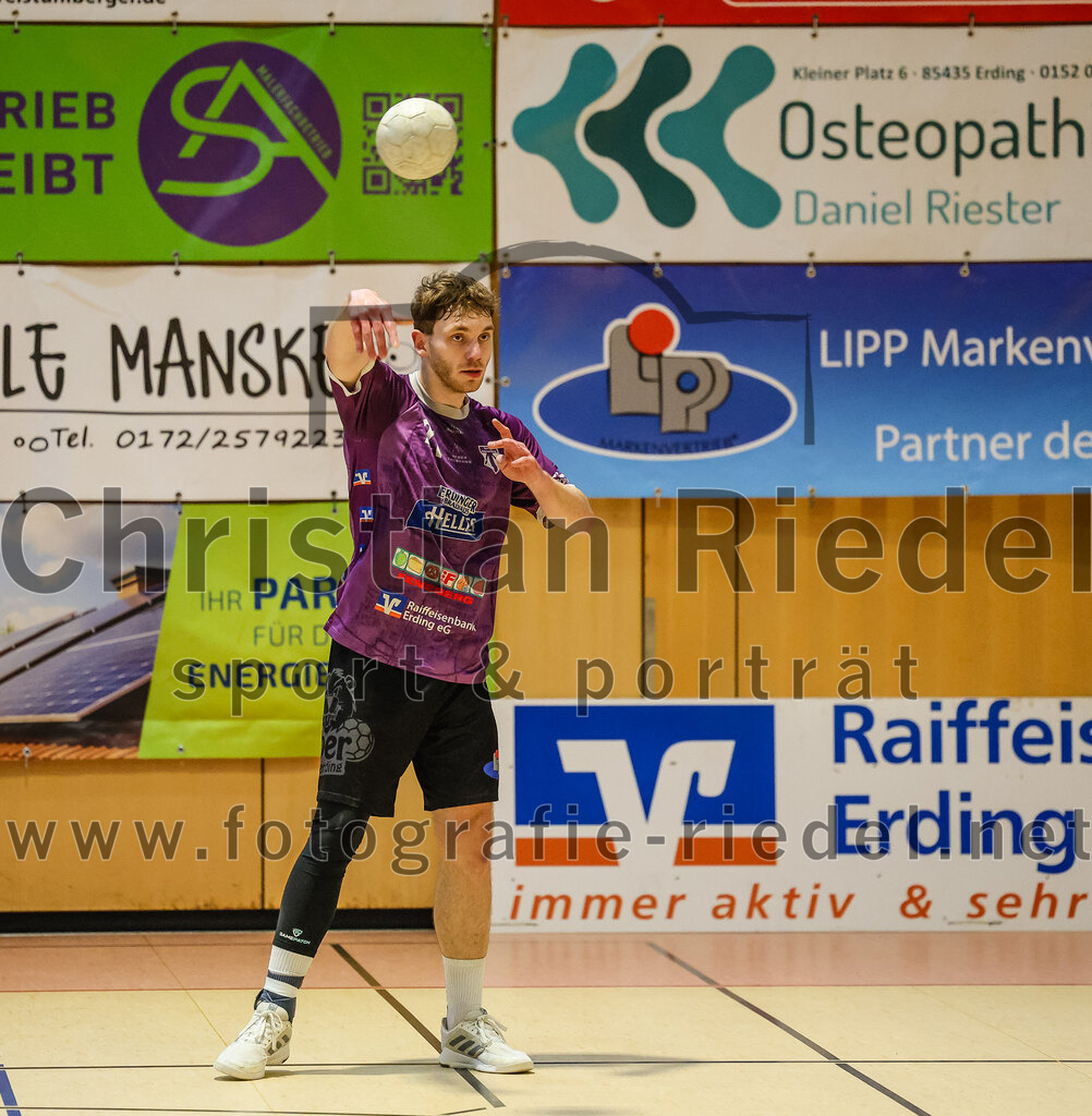2024-10-20_003_SpVgg_Altenerding_II_gegen_TSV_Taufkirchen-Vils | Erding, Deutschland, 20.10.2024:Handball, Bezirksliga Männer Ost 2024 / 2025, 3. Spieltag, SpVgg Altenerding II gegen TSV Taufkirchen/Vils, Endergebnis: 15:20Severin Lößl (SpVgg Altenerding, #21)Foto: Christian Riedel / fotografie-riedel.net