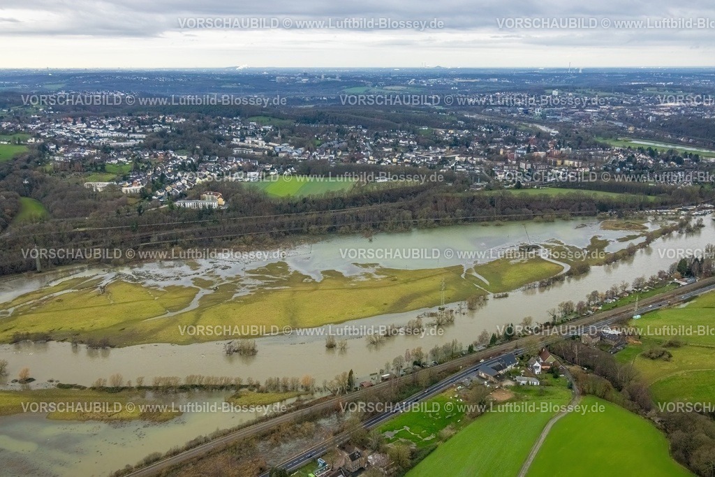 Witten231201849Ruhr-topaz | Luftbild, Ruhrhochwasser, Weihnachtshochwasser 2023, Fluss Ruhr tritt nach starken Regenfällen über die Ufer, Überschwemmungsgebiet Naturschutzgebiet Ruhraue Gedern, Blick zum Ortsteil Bommern, Witten, Ruhrgebiet, Nordrhein-Westfalen, Deutschland