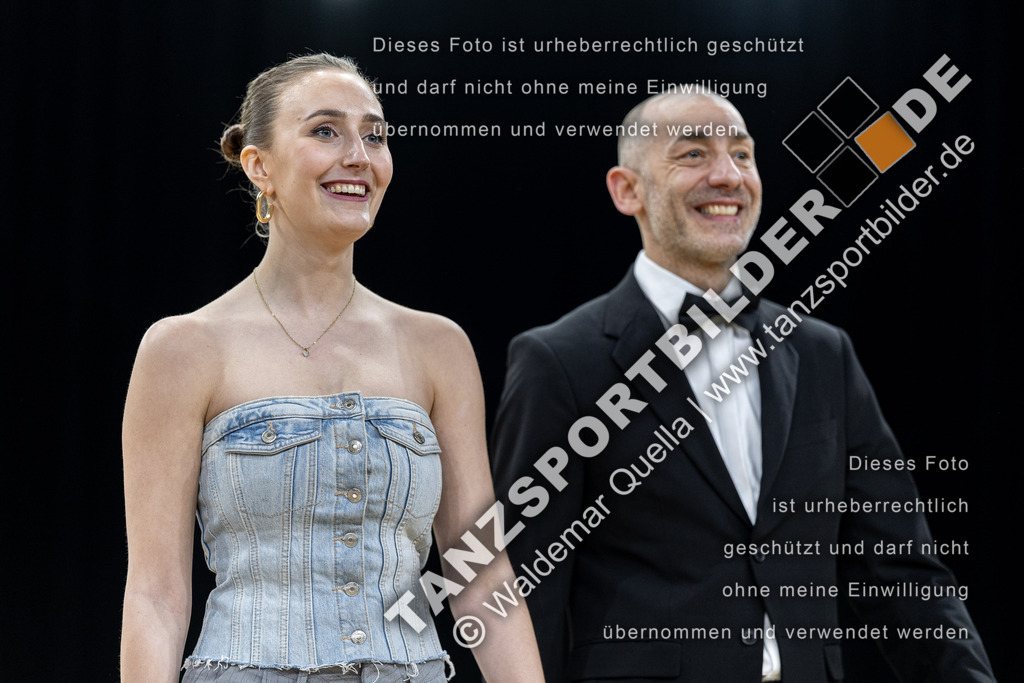 20240310-00400 | Hier finden Sie Tanz Bilder vom Latein und Standard Formationen tanzen. Sportbilder vom Tanzsport. Schöne Fotos und von Weltmeisterschaft, Europameisterschaft, Bundesliga, Regionalliga, Oberliga und Landesliga sowie von GOC Stuttgart, DanceComp, WM Bremen