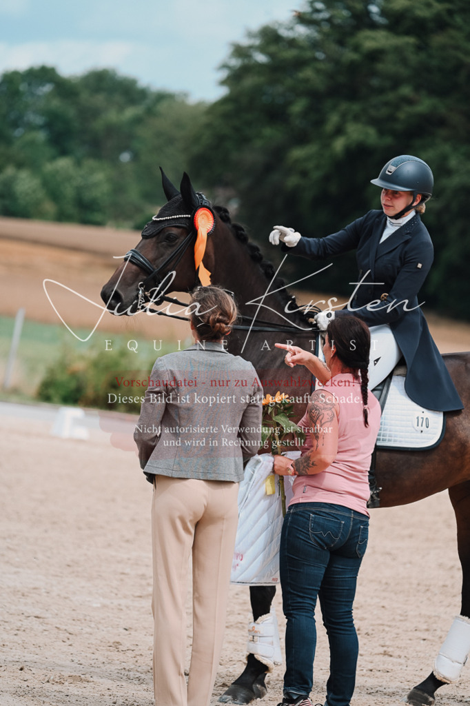 DSC_4407 | Pferde- und Turnierfotografie in Westsachsen. Pferdeportraits, Auftragszeichnungen und intuitive Kunst.