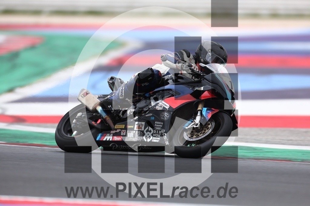 0012-20260401_03663 | Schöne Erinnerungen an spannende Momente - das festzuhalten ist unser Job. PIXELrace.de ist seit 2003 auf den Rennstrecken Europas unterwegs um die Action draußen beim Fahren und die wunderbare Stimmung imm Fahrerlager für euch einzufangen.