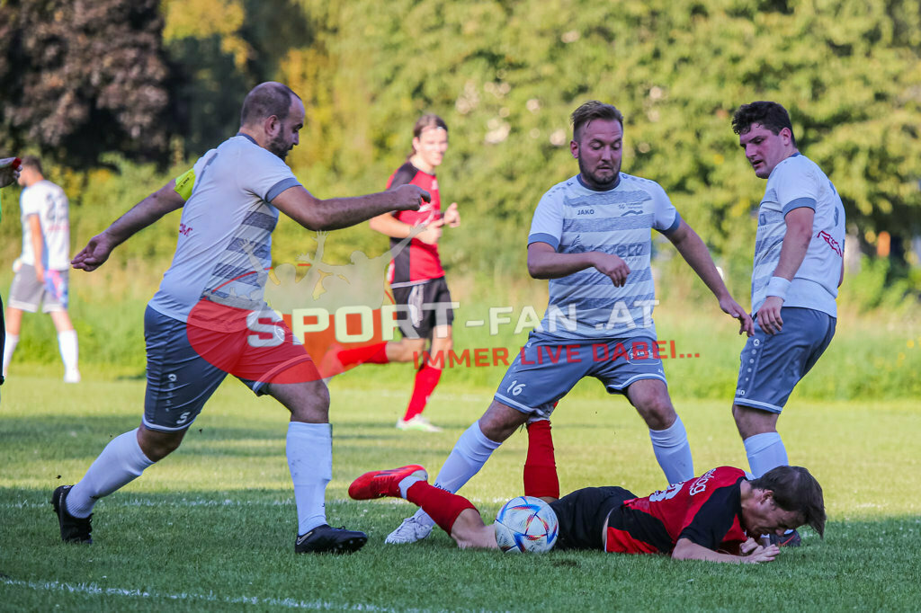 SG Krumpendorf/Pörtschach - ASKÖ Gurnitz 1-2, 1. Klasse C | Alexander Percher (SG Krumpendorf/ATUS Pörtschach #5) Andreas Hartl (SG Krumpendorf/ATUS Pörtschach #16) SG Krumpendorf/Pörtschach - ASKÖ Gurnitz 1-2 am 20.08.2023 in Krumpendorf
(Sportplatz), Austria, (Photo by Ernst Krawagner sport-fan.at) - Realisiert mit Pictrs.com
