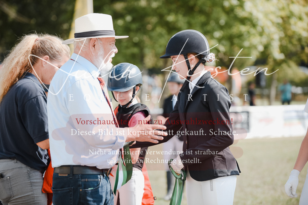 DSC_5558 | Pferde- und Turnierfotografie in Westsachsen. Pferdeportraits, Auftragszeichnungen und intuitive Kunst.
