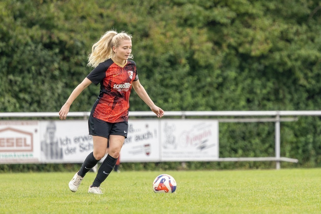 Fußball I FRAUEN I Saison 2025-2026 I Freundschaftsspiel I SGM Alfdorf-Mögglingen - 1FC Heidenheim 1846 I_250817_9878 | Fotopresso – Sportfotografie in Heidenheim & Umgebung. Professionelle Sportfotografie für unvergessliche Momente. Dynamische Action-Shots, emotionale Szenen & hochwertige Bilder. - Realisiert mit Pictrs.com