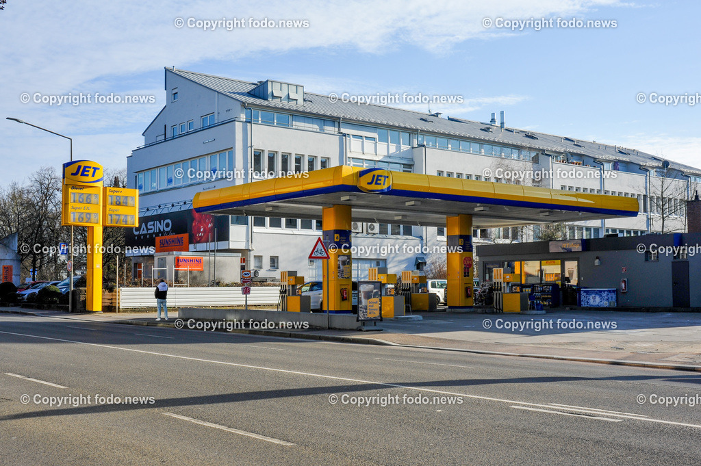 Deutschland_ Baden-Wuerttemberg_ Goeppingen_ 15.01.2025-26 | 15.01.2025, Deutschland, GER, Baden-Wuerttemberg, Goeppingen, im Bild Jet, Tankstelle, Spritpreise, Sprit, Treibstoff, Zapfsaeule, Benzin, Diesel, Superbenzin, Ultimate Diesel, CO2 Steuer, Oelpreise, teuer, Euro, Auto, KFZ, LKW, Verteuerung, Erhoehung, Tanken, Marke, Schild, Logo, Leuchtreklame, Werbung
