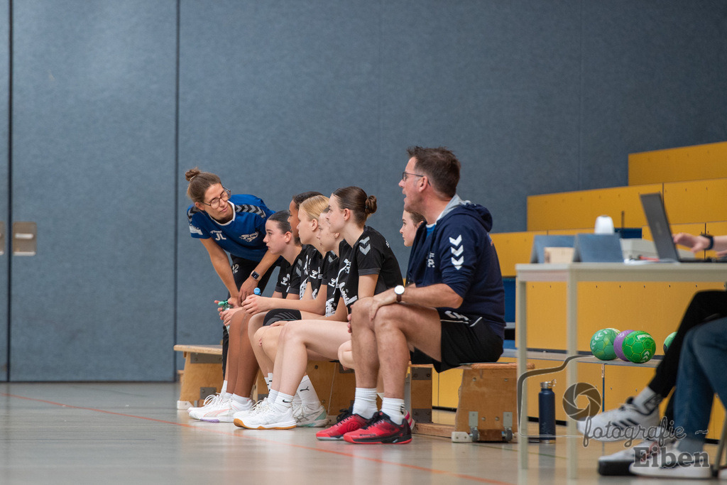 VfL Rastede-SG FriPe | C-Juniorinnen Landesliga; VFL Rastede (blau) - SG FriPe (schwarz) am 22.09.2024; in Rastede (Sporthalle Feldbreite), Photo: Philip Eiben 2024 - Realisiert mit Pictrs.com