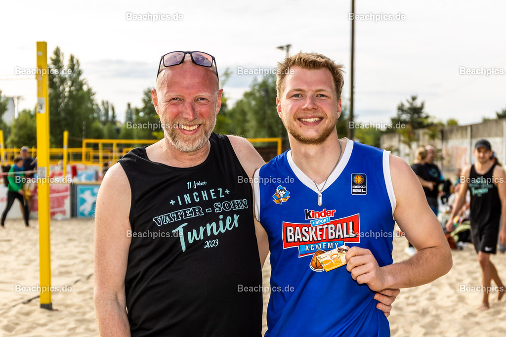 2023-00070801-Vater-Sohn-Turnier |  18.05.2023; Berlin Foto: Gerold Rebsch - www.beachpics.de

