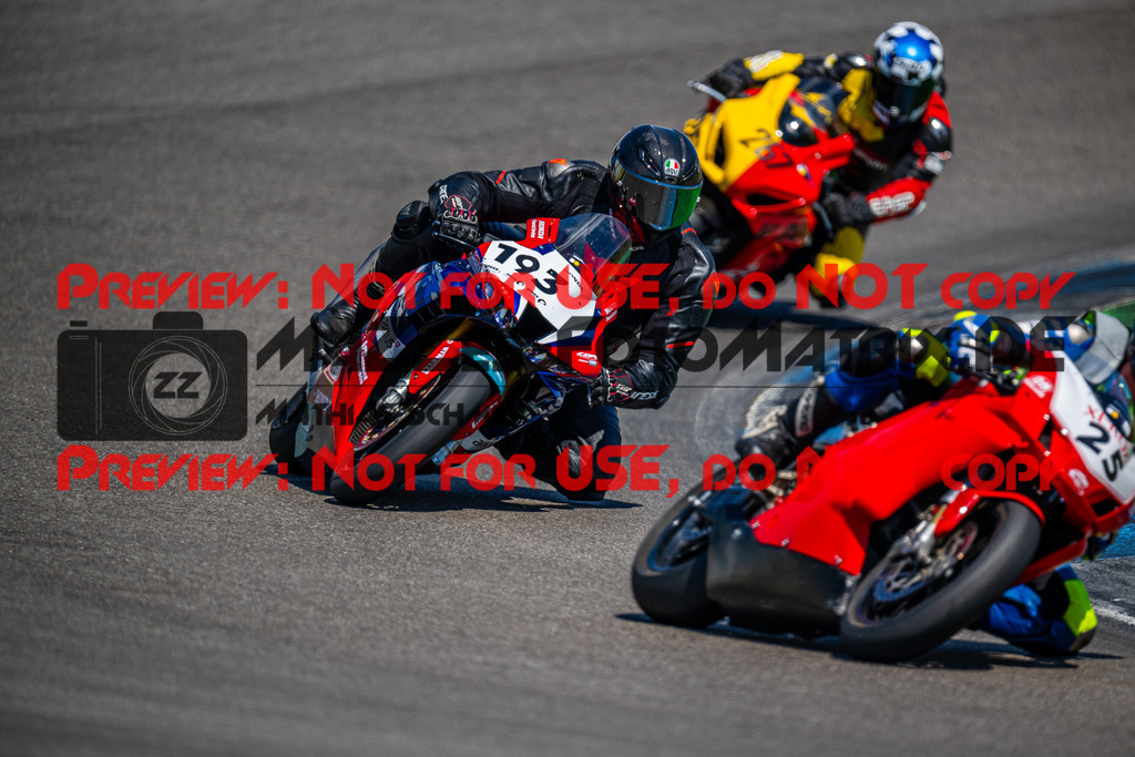 MaZZes_FotoMatrix_240520_6007705_5020 | ROT