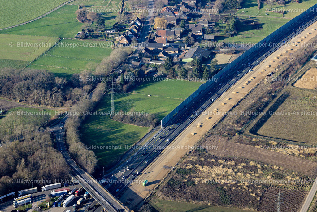 Luftbild Meerbusch-9052 | Luftbildfotografie Autobahn- Baustelle zum Ausbau und zur Spur- Erweiterung im Streckenverlauf der BAB A57 in Krefeld im Bundesland Nordrhein-Westfalen, Deutschland. - Realized with Pictrs.com
