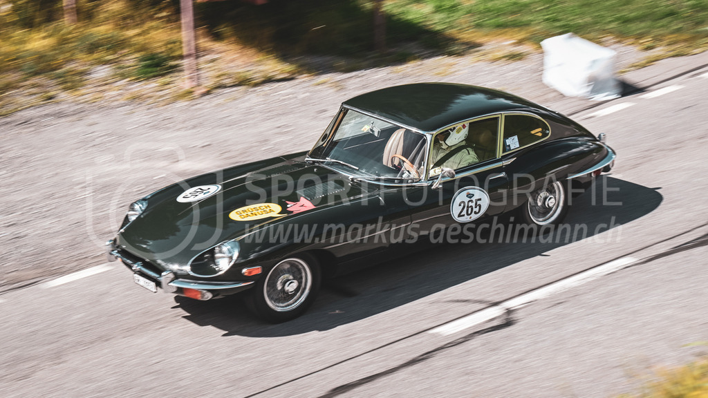 19. Arosa ClassicCar 2023 - 2. September 2023 | 19. Arosa ClassicCar 2023
Arosa, Schweiz
Lötscher Hans Peter aus Grüsch mit der Startnummer 265 in einem Jaguar E-Type 4.2 2+2 Serie 2, Jahrgang 1969, in der Klasse Classic Trophy.
@arosaclassiccar, @arosa.official, #arosaclassiccar, #arosa, #76curves, #classiccar
Bild: Sportfotografie Markus Aeschimann | www.markus-aeschimann.ch - Realisiert mit Pictrs.com