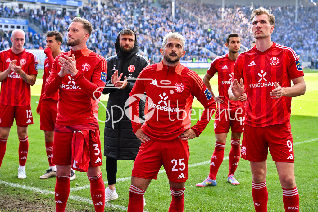 1. FC Magdeburg - Fortuna Düsseldorf | Die Spieler der Fortuna versammeln sich nochmal vorm Gaesteblock und bedanken sich bei den mitgereisten Fans / 2. Bundesliga: 1. FC Magdeburg - Fortuna Duesseldorf, Avnet-Arena am 18.05.2025 / DFL REGULATIONS PROHIBIT ANY USE OF PHOTOGRAPHS AS IMAGE SEQUENCES AND/OR QUASI-VIDEO / Andre HOFFMANN (Fortuna Duesseldorf 3), Matthias ZIMMERMANN (Fortuna Duesseldorf 25) und Vincent VERMEIJ (Fortuna Duesseldorf 9)