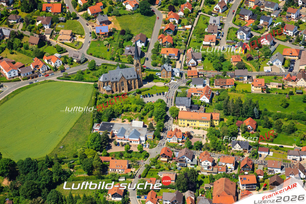 Die Luftaufnahme Schwuerbitz - Michelau in Oberfranken wurde vom UL-Flugzeug (keine Drohne) aus fotografiert.Hohe Druck- Auflösung-die Geschenkidee!