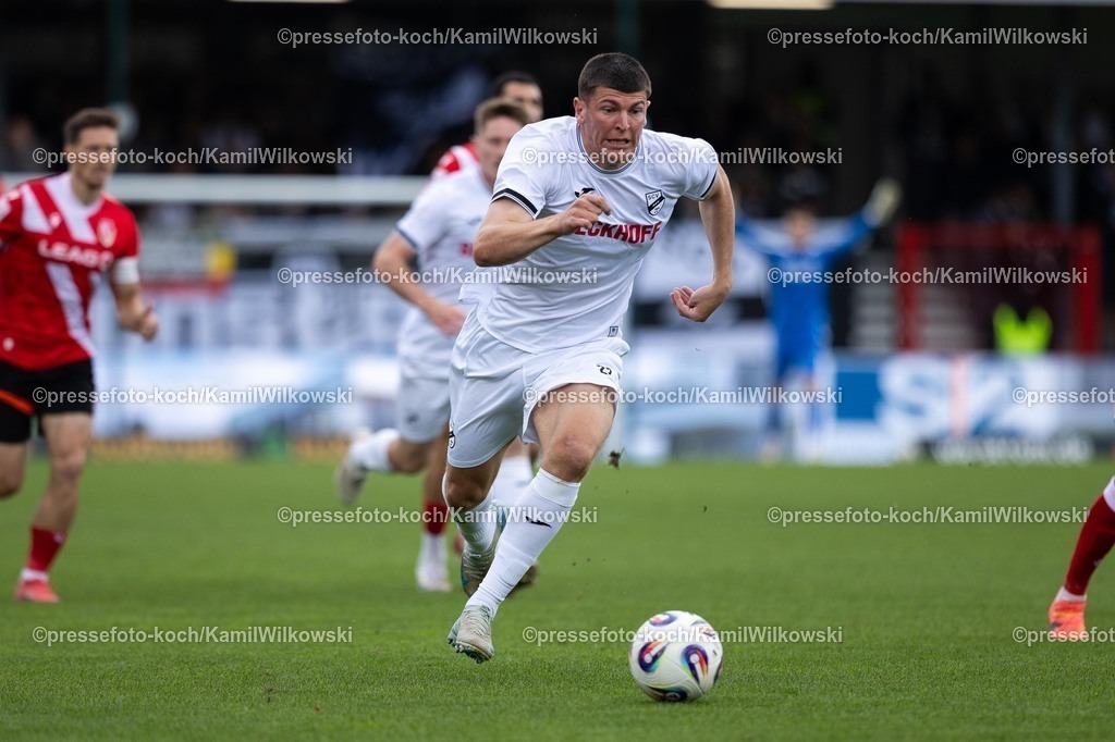 xKWI21092501009 | 21.09.2025, xkwix, Fußball, Dritte Liga, SC Verl - FC Energie Cottbus, Sportclub Arena: Alessio Besio (SC Verl #23)