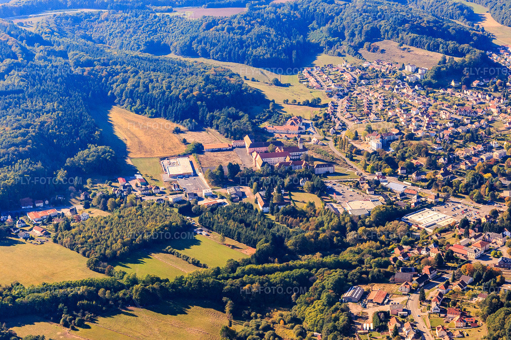 Aerial view: Lycée-Colège St. Augustin from the east in Bitsch in the state Moselle, France. – Photo: IMG_095148.jpg taken on 10/16/2016 by Werner Riehm/FLY-FOTO.com – Resolution of the original: 5356 x 3571 px
