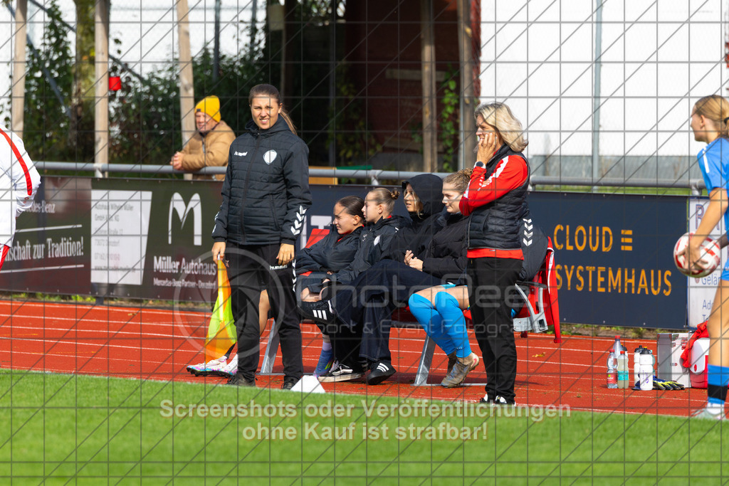 20261010_142931_0768_(c)_by_PhotoPeet | #,1.FC Donzdorf (schwarz) vs. SC Sand (blau), Fußball, EnBW-Oberliga B -Juniorinnen, 05. Spieltag, Saison 2026/2027, Rasenplatz Lautertal Stadion, Süßener Straße 16, 73072 Donzdorf, 10.10.2026 - 14:00 Uhr,Foto: PhotoPeet / Sport- &amp; Eventfotografie / Peter Harich