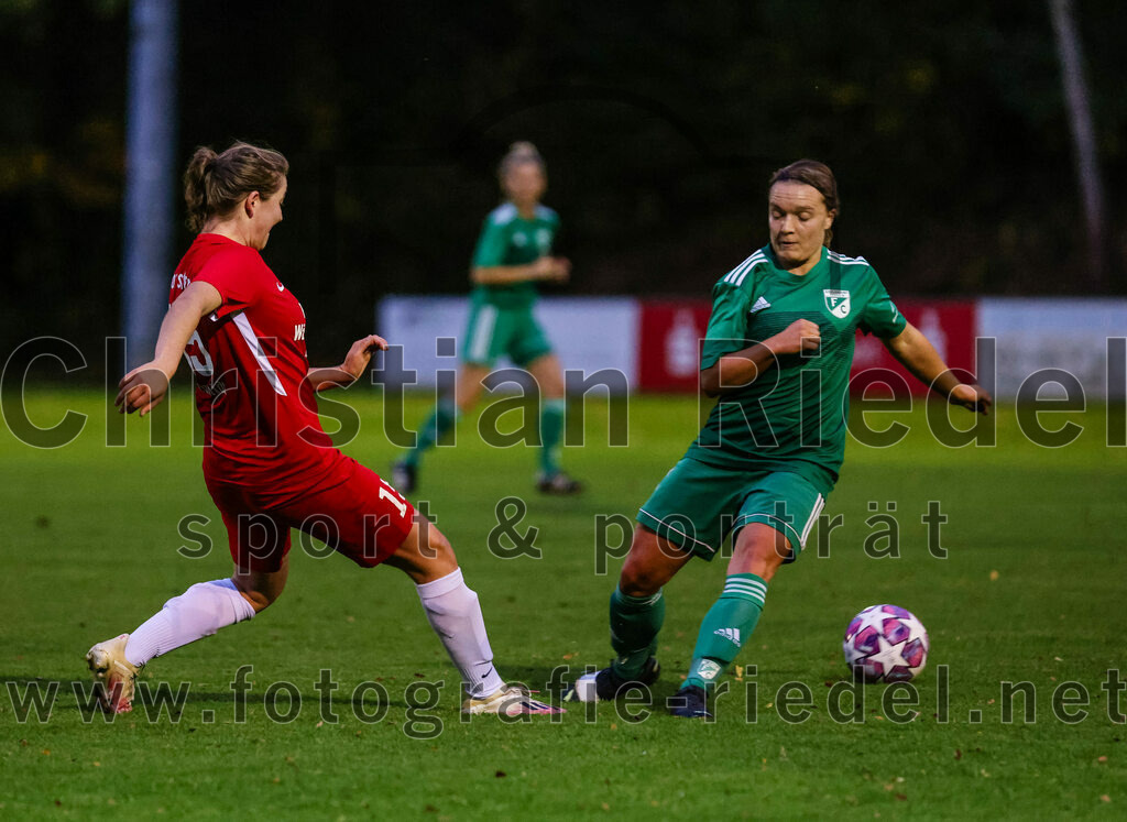 2023-10-21_060_FC_Forstern_gegen_FC_Ezelsdorf | Forstern, Deutschland, 21.10.2023:
Fußball, Frauen Bayernliga 2023 / 2024, 8. Spieltag, FC Forstern gegen FC Ezelsdorf, Endergebnis: 2:1

Hannah Baumann (FC Forstern, #15), Emma Ring (FC Ezelsdorf, #12)

Foto: Christian Riedel / fotografie-riedel.net