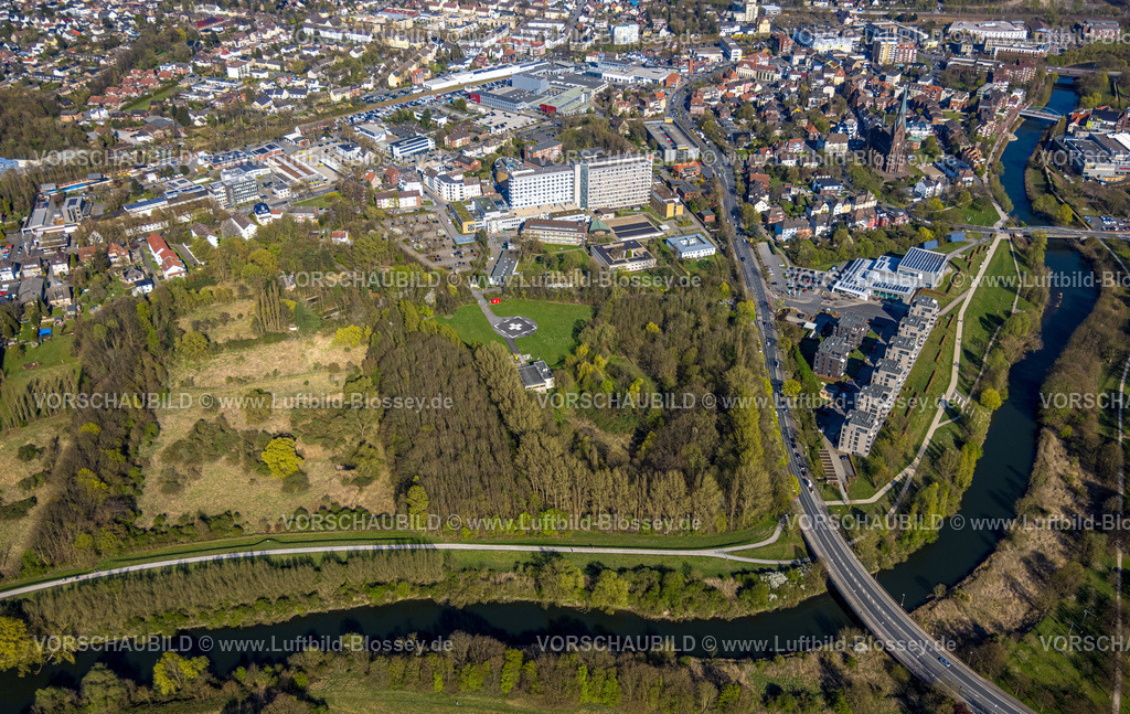 Luenen250404006 | Luftbild, St. Marien Hospital und Lippewohnpark mit LippeBad am Fluss Lippe, St. Marien Kirche, Brachfläche Wiesenfläche, Lünen, Ruhrgebiet, Nordrhein-Westfalen, Deutschland