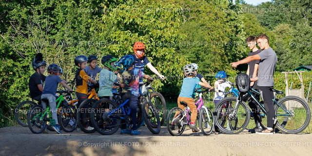 20230922-2386-pumptrack-radsport-HEN-FOTO | 22.09.2023 Radsport auf Pumptrack Bahn in Eberstadt am Mühltalbad Probetraining Schnuppertraining mit rechts Luca Eckhardt (Deutscher Meister / VC Darmstadt) und links Christoph Schlegel (Drittplatzierter DM / VC Darmstadt) (Foto: Peter Henrich) - Realisiert mit Pictrs.com