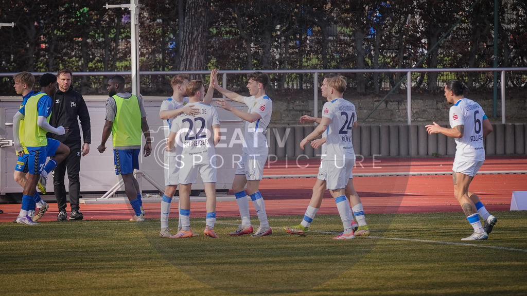 Fußball, Herren, Saison 2025/2026, Regionalliga Nordost, 25. Spieltag, F.C. Hertha 03 Zehlendorf vs. FSV 63 Luckenwalde, Sonntag 08.03.2026, Ernst-Reuter-Sportfeld | Fußball, Herren, Saison 2025/2026, Regionalliga Nordost, 25. Spieltag, F.C. Hertha 03 Zehlendorf vs. FSV 63 Luckenwalde, Sonntag 08.03.2026, Ernst-Reuter-Sportfeld, Im Bild: Jubel beim FSV 63 Luckenwalde nach dem Führungstreffer. - Realisiert mit Pictrs.com