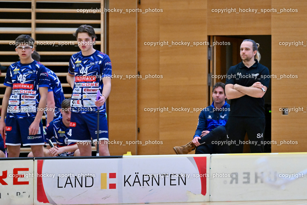 VSV Unihockey  vs. FBK Loka  | #46 Elias Kronig VSV Unihockey, #44 Luca Widnig VSV Unihockey, Headcoach VSV Unihockey Sami Aalto, VSV Unihockey  vs. FBK Loka , VSV Unihockey  vs. FBK Loka  am 25.01.2026 in Villach (Ballspielhalle St. Martin), Austria, (Photo by Bernd Stefan)