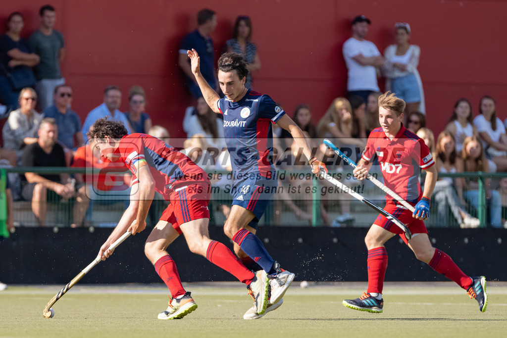 HK_20220903_109752 | 1. Bundesliga Herren Düsseldorfer HC - Mannheimer HC am 3.9.2022 DHC Düsseldorf, Düsseldorf , Schütze Fabio ( Düsseldorfer HC #20 ) , Teo Hinrichs ( Mannheimer HC #14 )