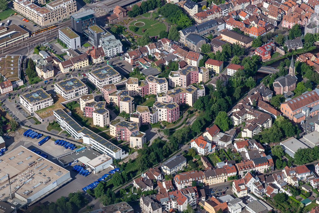 Luftbild: Siedlung am Samuel-Vogel-Weg in Ettlingen im Bundesland Baden-Württemberg in Deutschland. Foto: IMG_131618.jpg vom 22.05.2022 durch Werner Riehm/FLY-FOTO.de