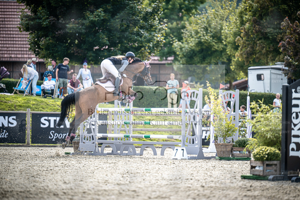 DOS_0080 | Entdecke hochwertige Reitturnierfotos von Foto Oger. Professionell, emotional und authentisch – jetzt Lieblingsmomente im Shop bestellen. - Realisiert mit Pictrs.com