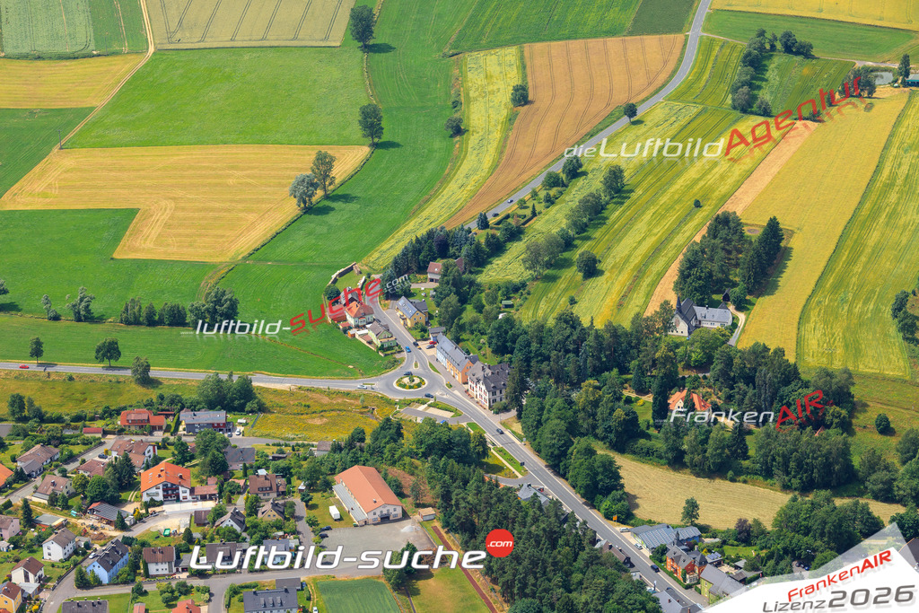 Die Luftaufnahme der Stadt Roeslau wurde vom UL-Flugzeug heraus erstellt ( keine Drohne )- hohe Auflösung für beste Qualität