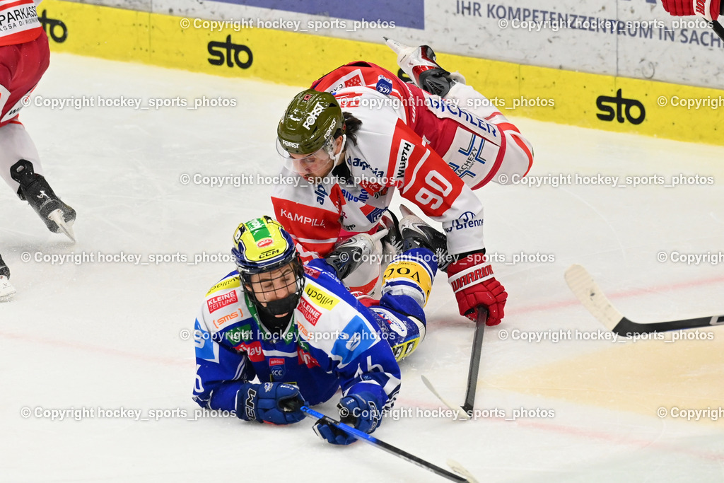 EC IDM WÄRMEPUMPEN VSV vs. HCB Südtirol Alperia | #46 Paul Sintschnig EC VSV, #90 Dylan Diperna HCB Südtirol Alperia, EC IDM WÄRMEPUMPEN VSV vs. HCB Südtirol Alperia, EC IDM WÄRMEPUMPEN VSV vs. HCB Südtirol Alperia am 28.12.2025 in Villach (Stadthalle Villach), Austria, (Photo by Bernd Stefan)