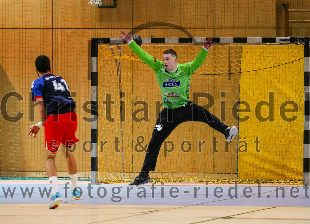 2023-10-14_089_SpVgg_Altenerding_gegen_HSG_Freising_Neufahrn | Erding, Deutschland, 14.10.2023:
Handball, Bezirksoberliga Männer 2023 / 2024, 4. Spieltag, SpVgg Altenerding gegen HSG Freising-Neufahrn, Endergebnis: 27:26

Lukas Monz (HSG Freising-Neufahrn, #41), Torwart Ferdinand Mayer (SpVgg Altenerding, #97)

Foto: Christian Riedel / fotografie-riedel.net