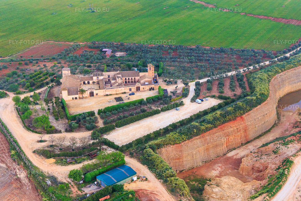Vue aérienne: Ranch de vacances Hacienda Los Molinos De Maestre à Dos Hermanas dans le département Séville, Espagne. Photo: IMG_145645.jpg prise le 22/04/2025 par Werner Riehm/FLY-FOTO.euRésolution de l'original: 5472 x 3648 pxWWW.LOSMOLINOSDEMAESTRE.ES