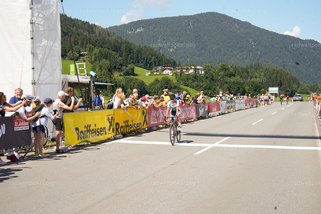 713_20230817_Bewerb_Maenner_Muehlanger | AUT - OESTERREICH, 2023-08-16: SPORT RENNRAD-FAHREN - 55. INTERNATIONALER RADWELTPOKAL IN ST. JOHANN IN TIROL  - Vintage-Radrennen mit WM-Bronze-Medaillen-Siegerin Christina Schweinberger, den Teilnehmer und Alexander Baumann (vom Orginastions-Team) - TAG 2 BEWERB MAENNER IN SECHS GRUPPEN  ; Foto: Roland Muehlanger