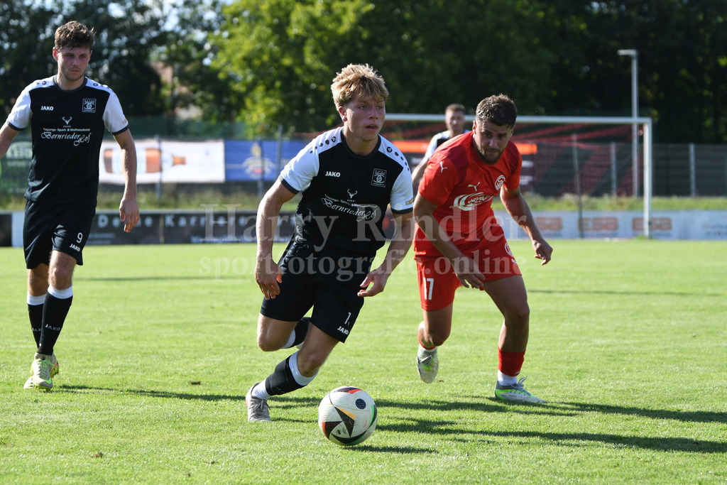 SpVgg Plattling : SpVgg GW Deggendorf | Luca Frank (SpVgg GW Deggendorf) - Realisiert mit Pictrs.com