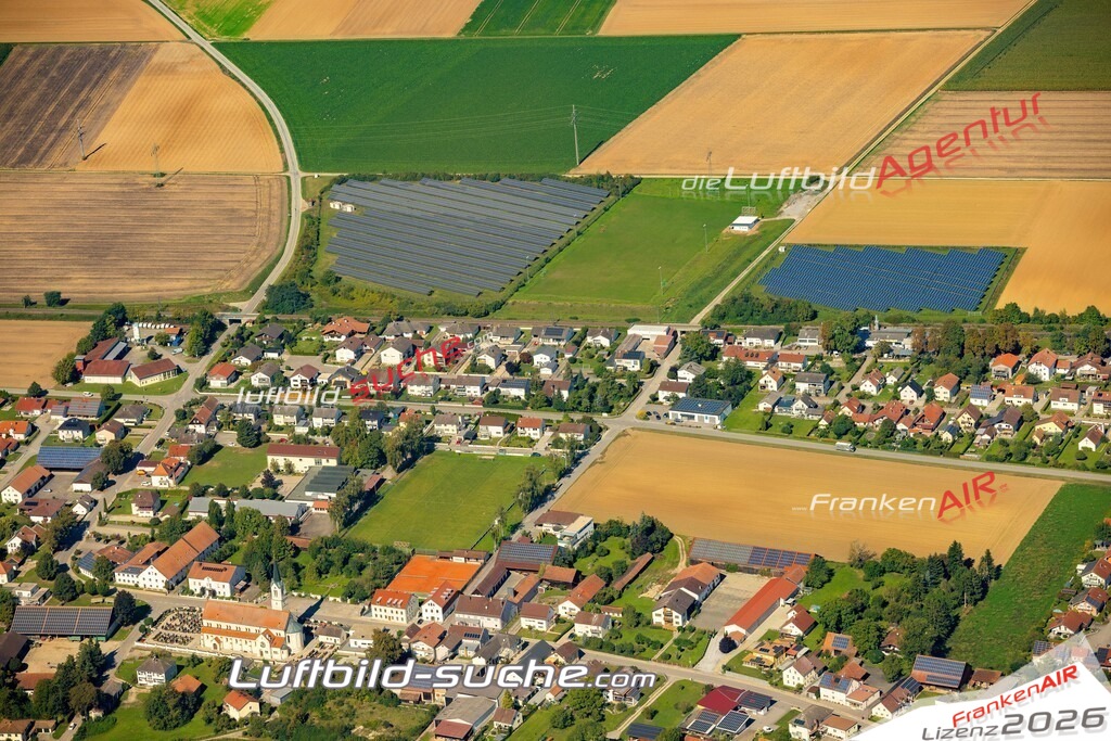 Das Luftbild zeigt : Schulweg Otzing - Die Luftaufnahme wurde 2023 vom UL-Flugzeug aus erstellt ( keine Drohne ) - Hochauflösende Luftaufnahme - Für grossformatige Ausdrucke geeignet. Die Geschenkidee !Mit Lizenz und Bildrechte bestellbar