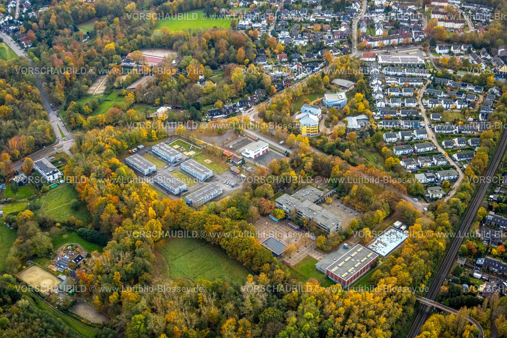 Bochum231102759 | Luftbild, Freiwillige Feuerwehr Eppendorf Haus, Containerwohnheim Flüchtlingsunterkunft Höntroper Straße, Reihenhaus Wohnsiedlung Am Stenshof, Widar Waldorfschule Gelände umgeben mit herbstlichen Laubbäumen, Höntrop, Bochum, Ruhrgebiet, Nordrhein-Westfalen, Deutschland