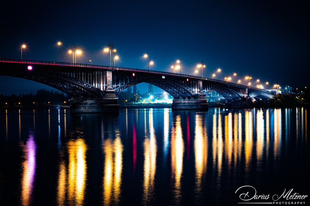 Die Theodor-Heuss-Brücke zwischen Mainz und Wiesbaden | Die Theodor-Heuss-Brücke zwischen Mainz und Wiesbaden