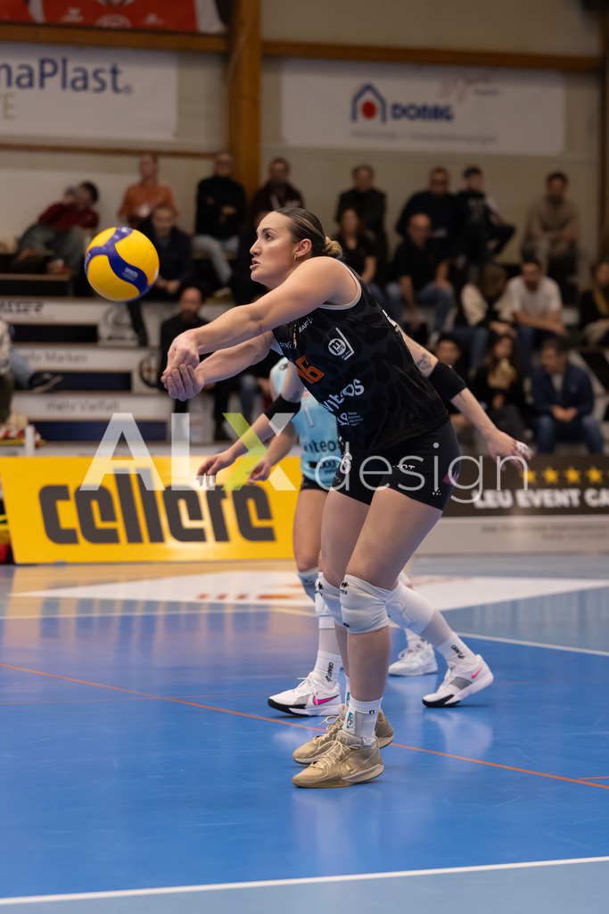 Volleyball I Frauen I Saison 2025-2026 I Volleyball NLA | Women I Round 16 I VC Kanti Schaffhausen - Viteos NUC I 31.01.2026 | 16 Scambray Tia (US) (Viteos NUC) – Außenangriff - Realisiert mit Pictrs.com